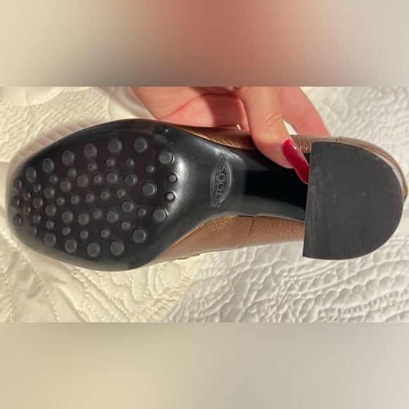 Tod's👠🔥
Tod's Metallic Bronze Leather Gomma Maxi Double T Court Loafer Pumps - Picture 10 of 17